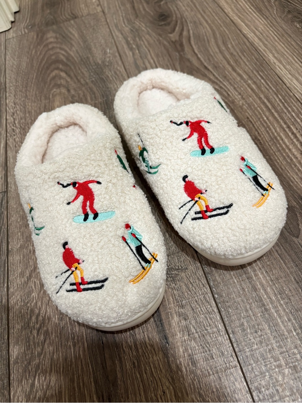 Wondershop house shoes/slippers - size Medium (W 7/8) (M5/6) - target brand